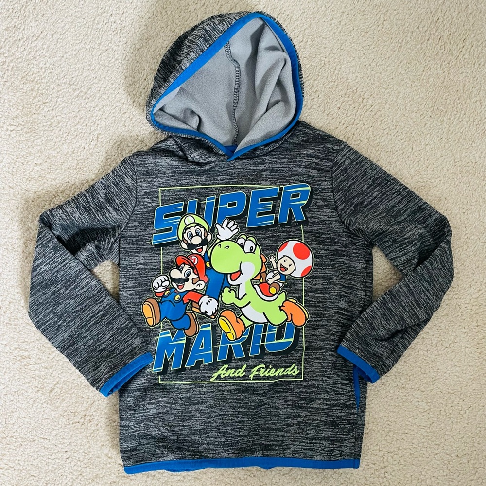 Boys size 6 Super Mario sweatshirt!